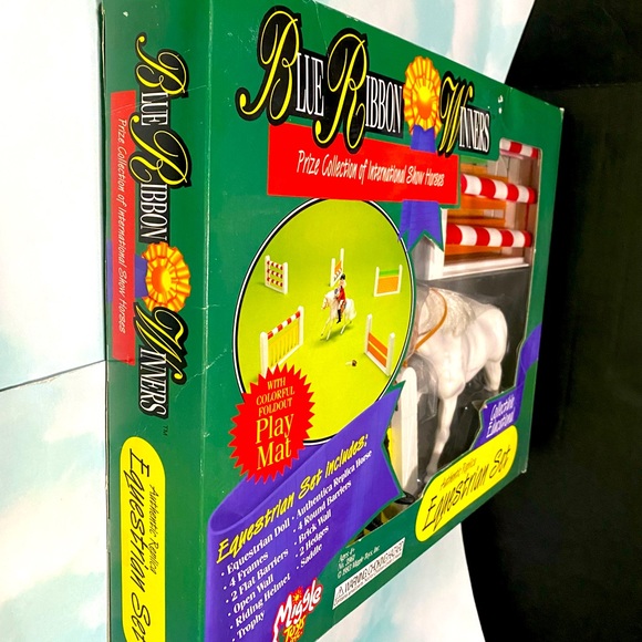 BLUE RIBBON WINNERS VINTAGE 1993 EQUESTRIAN SET HORSE RIDER JUMPS TROPHY SADDLE - Picture 14 of 16